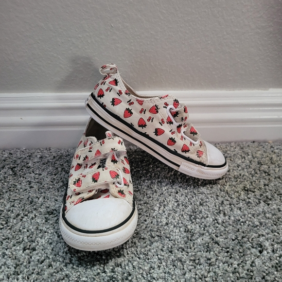 Converse Kids Strawberry Print Canvas Shoes Velcro Size 10 Toddler *Rare* - Picture 1 of 8